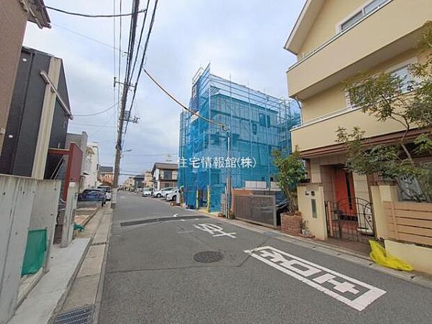 前面道路を含めた現地写真です。