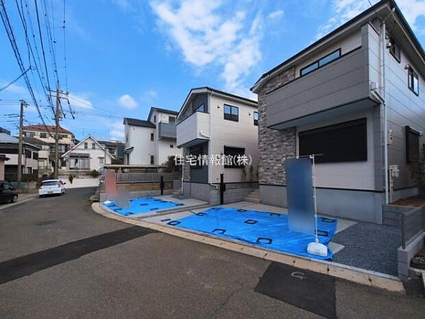 前面道路を含めた現地写真です。