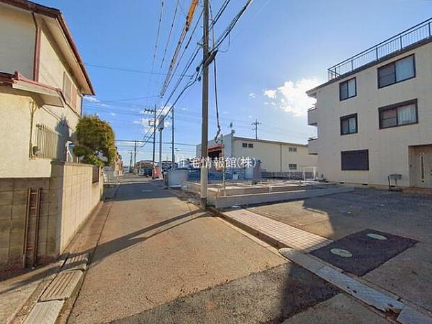 前面道路を含めた現地写真です。