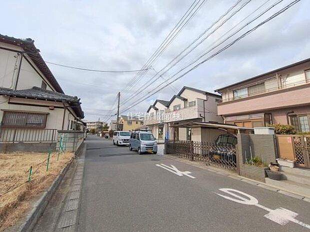 前面道路を含めた現地写真です。