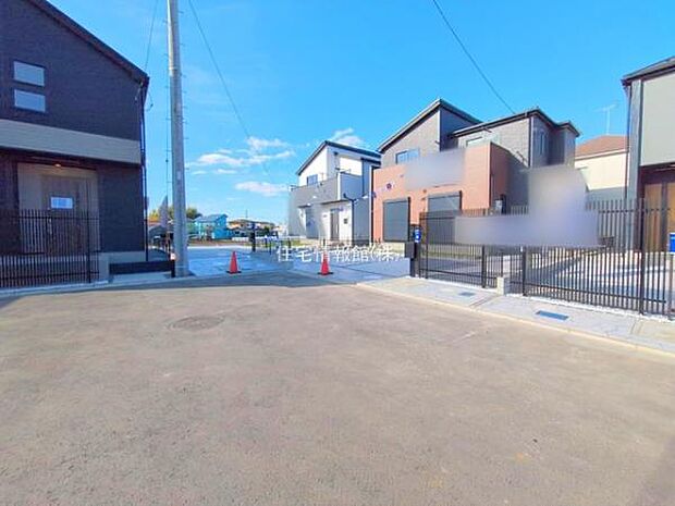 前面道路を含めた現地写真です。