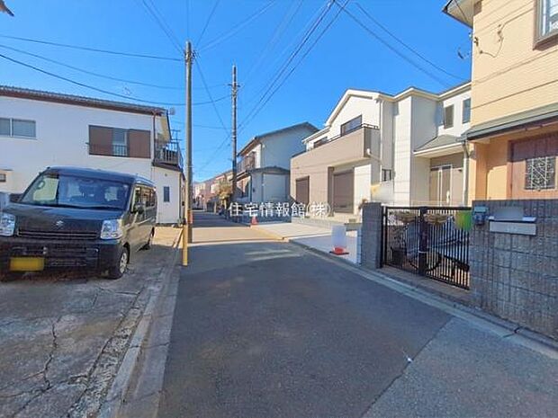 前面道路を含めた現地写真です。