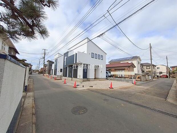 前面道路を含めた現地写真です。