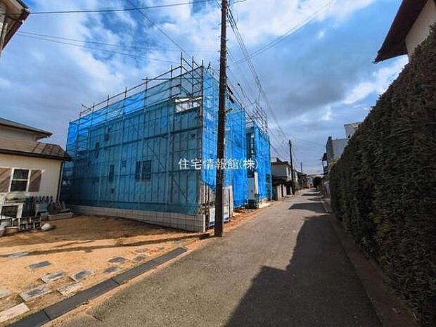 前面道路を含めた現地写真です。