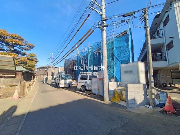 前面道路を含めた現地写真です。