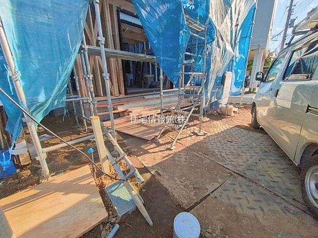 前面道路を含めた現地写真です。