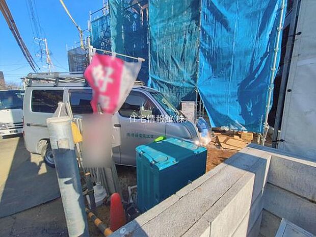 前面道路を含めた現地写真です。