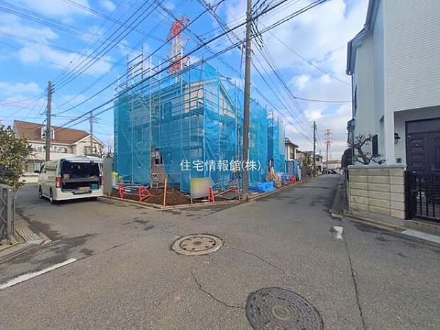 前面道路を含めた現地写真です。