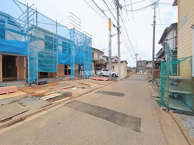 前面道路を含めた現地写真です。