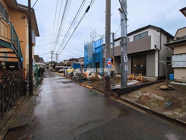 前面道路を含めた現地写真です。