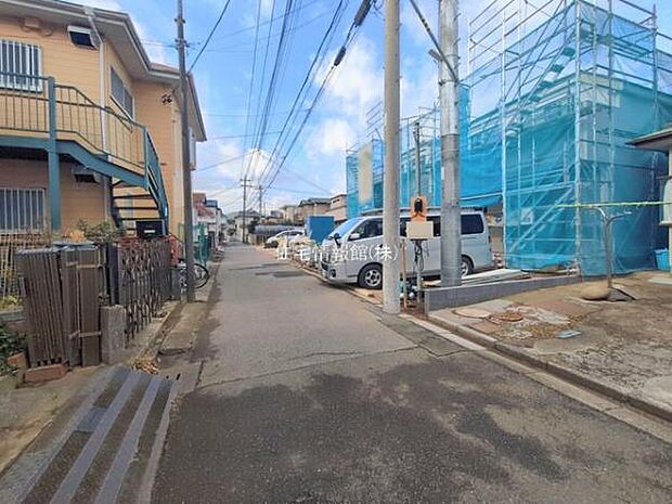 前面道路を含めた現地写真です。
