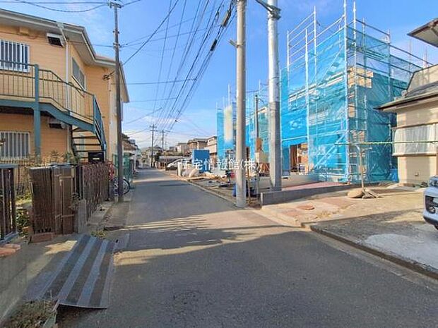 前面道路を含めた現地写真です。