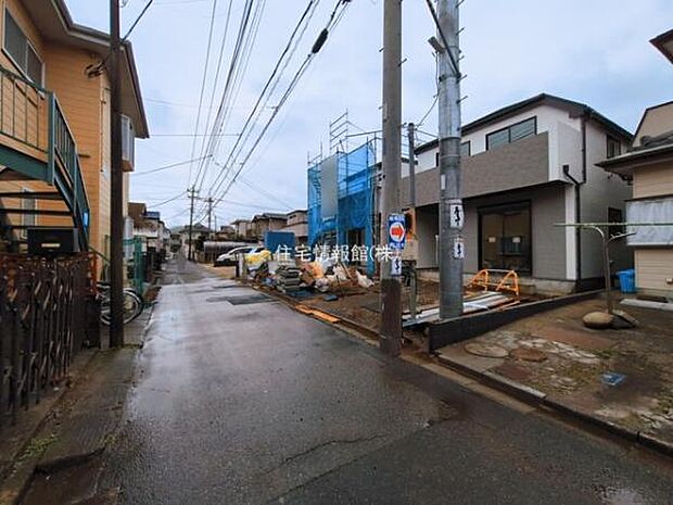 前面道路を含めた現地写真です。