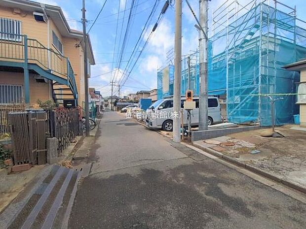 前面道路を含めた現地写真です。