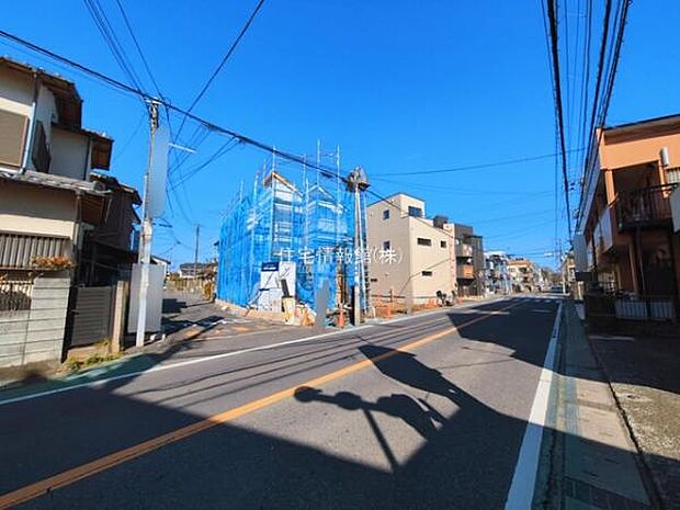 前面道路を含めた現地写真です。