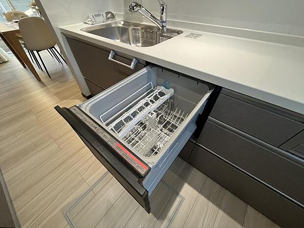 機能性に優れ食器洗乾燥機付のシステムキッチンで忙しい家事をサポートします。