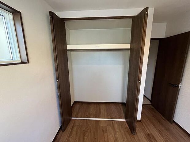 いつでもお部屋をスッキリお使い頂ける収納スペースを設置。