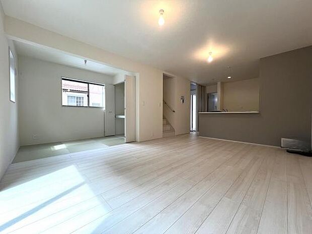 ご家族の温かい時間を演出するダイニングスペースです。