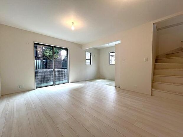 家族団らんの場所としてゆったりと居心地の良いリビングです。