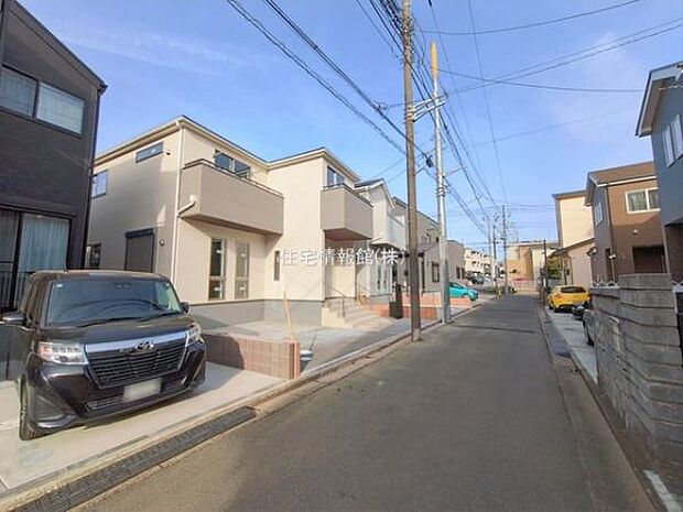 前面道路を含めた現地写真です。