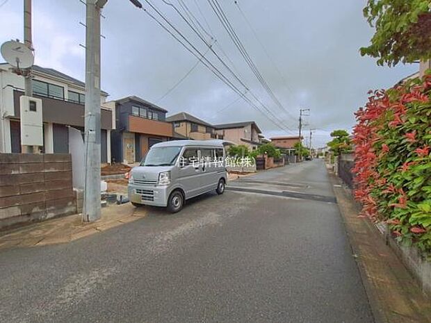 前面道路を含めた現地写真です。