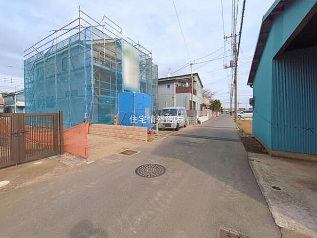 前面道路を含めた現地写真です。