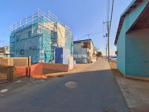 前面道路を含めた現地写真です。