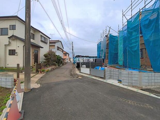 前面道路を含めた現地写真です。