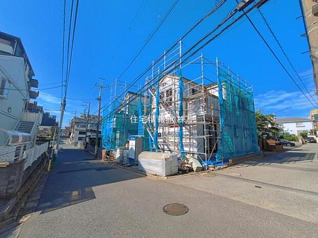 前面道路を含めた現地写真です。
