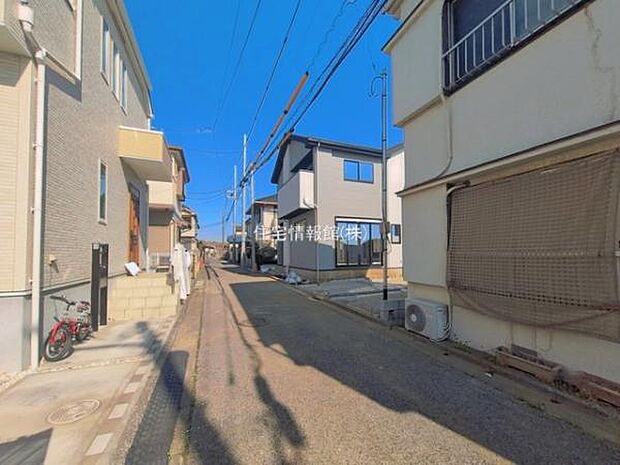 前面道路を含めた現地写真です。