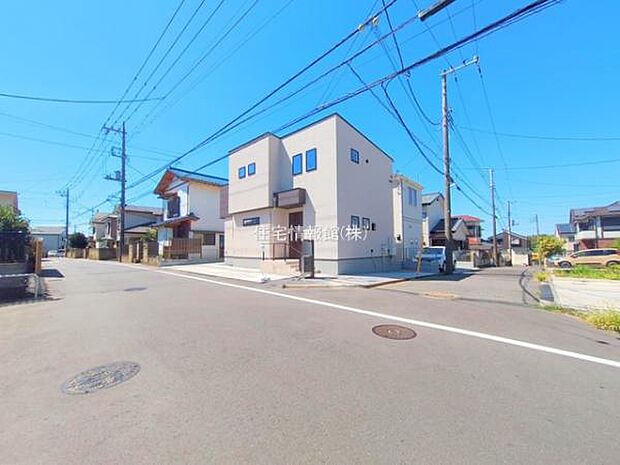 前面道路を含めた現地写真です。