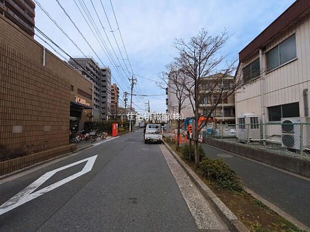 前面道路を含めた現地写真です。