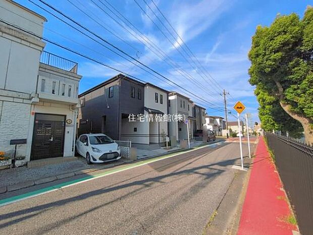 前面道路を含めた現地写真です。