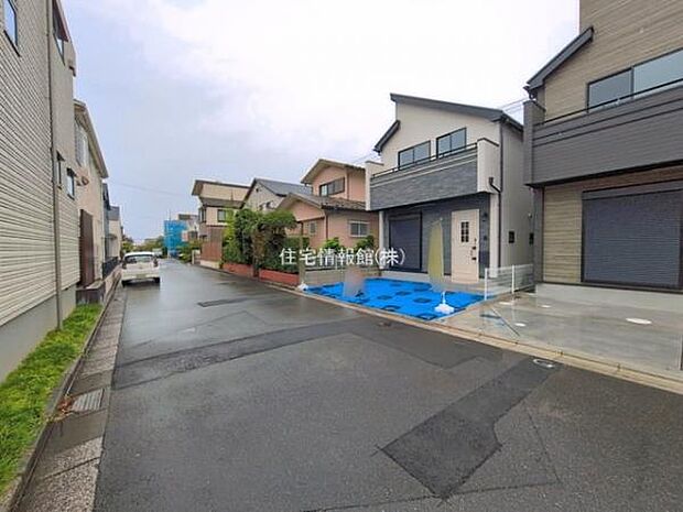前面道路を含めた現地写真です。