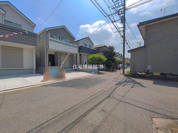 前面道路を含めた現地写真です。