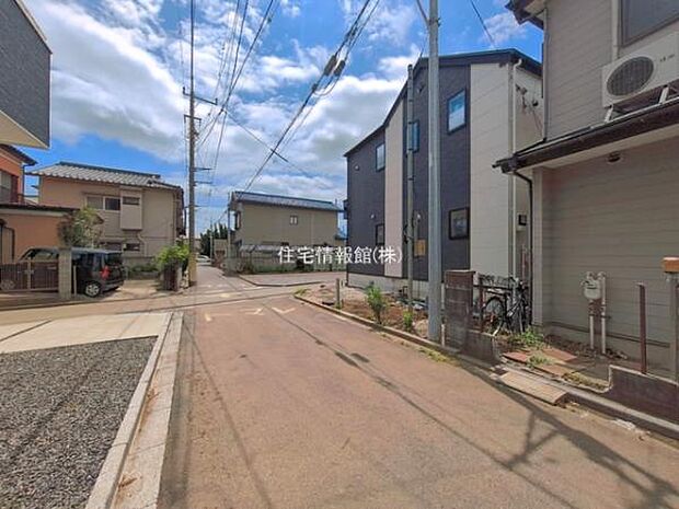 前面道路を含めた現地写真です。