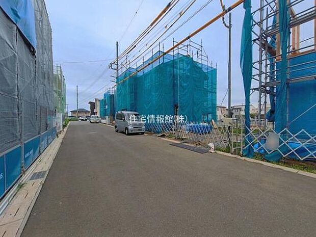 前面道路を含めた現地写真です。