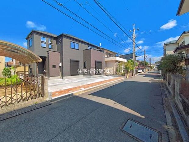 前面道路を含めた現地写真です。