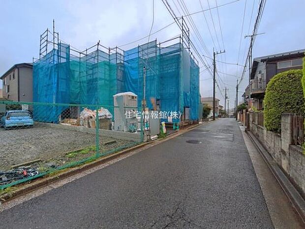前面道路を含めた現地写真です。