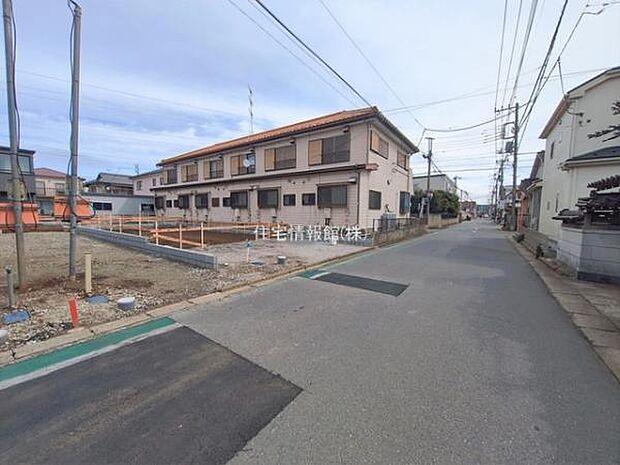 前面道路を含めた現地写真です。