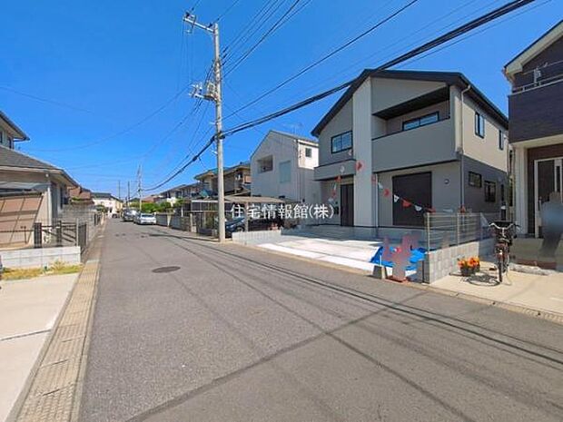 前面道路を含めた現地写真です。
