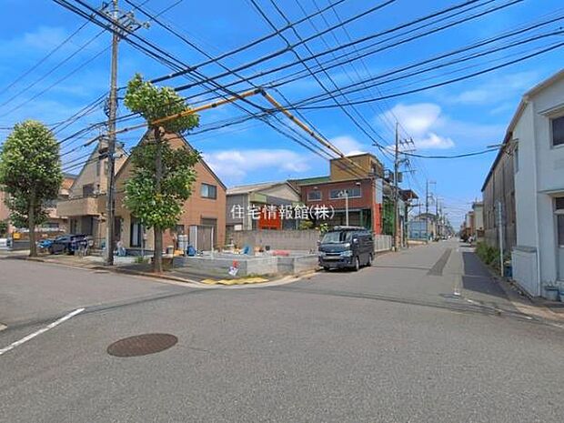 前面道路を含めた現地写真です。