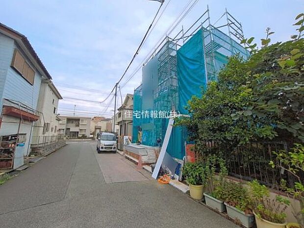 前面道路を含めた現地写真です。