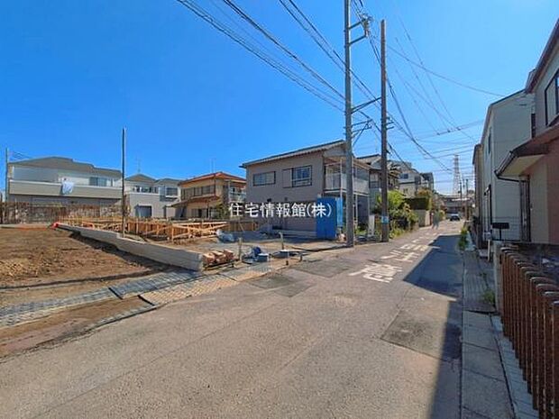 前面道路を含めた現地写真です。