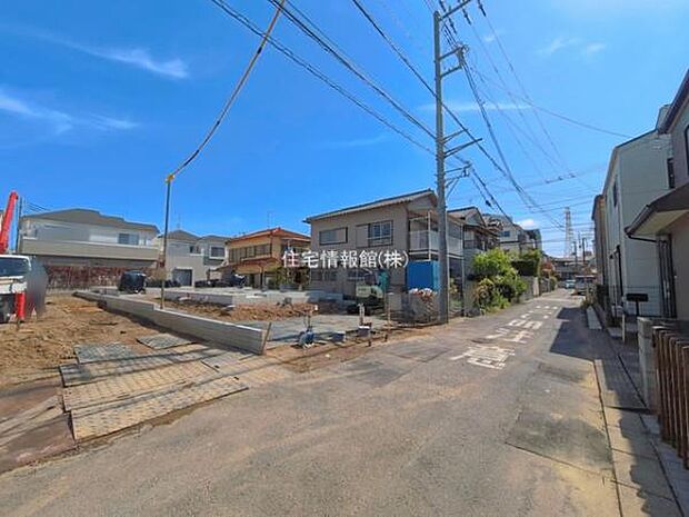 前面道路を含めた現地写真です。