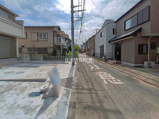 前面道路を含めた現地写真です。