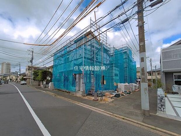 前面道路を含めた現地写真です。