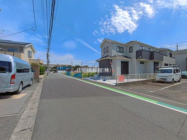 前面道路を含めた現地写真です。