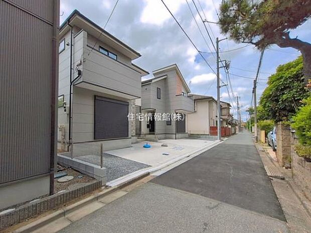 前面道路を含めた現地写真です。