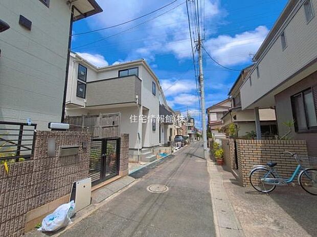 前面道路を含めた現地写真です。